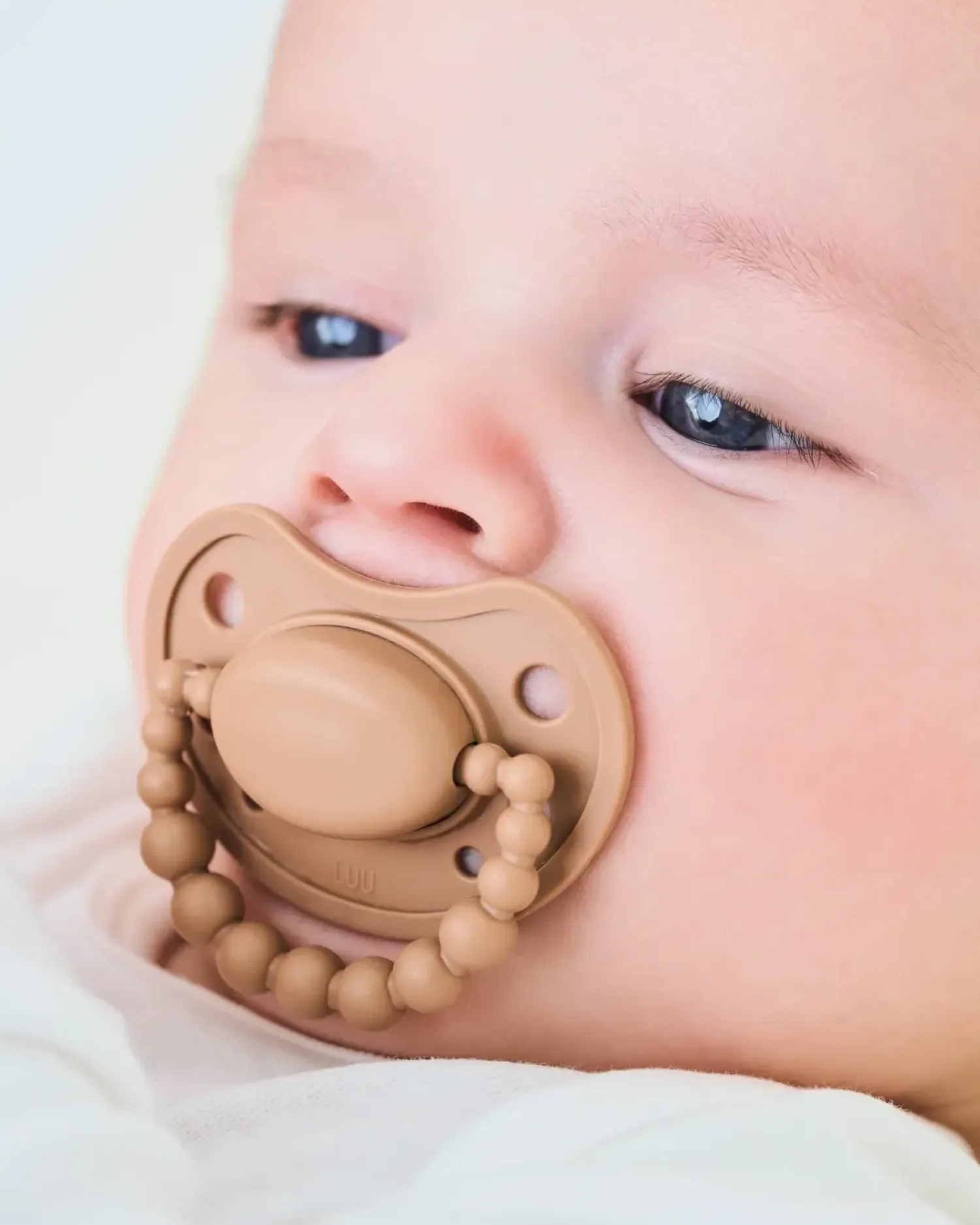 Smoczki|Smoczki | LUU kids Smoczek pozycjonujący - Milk Hazelnut