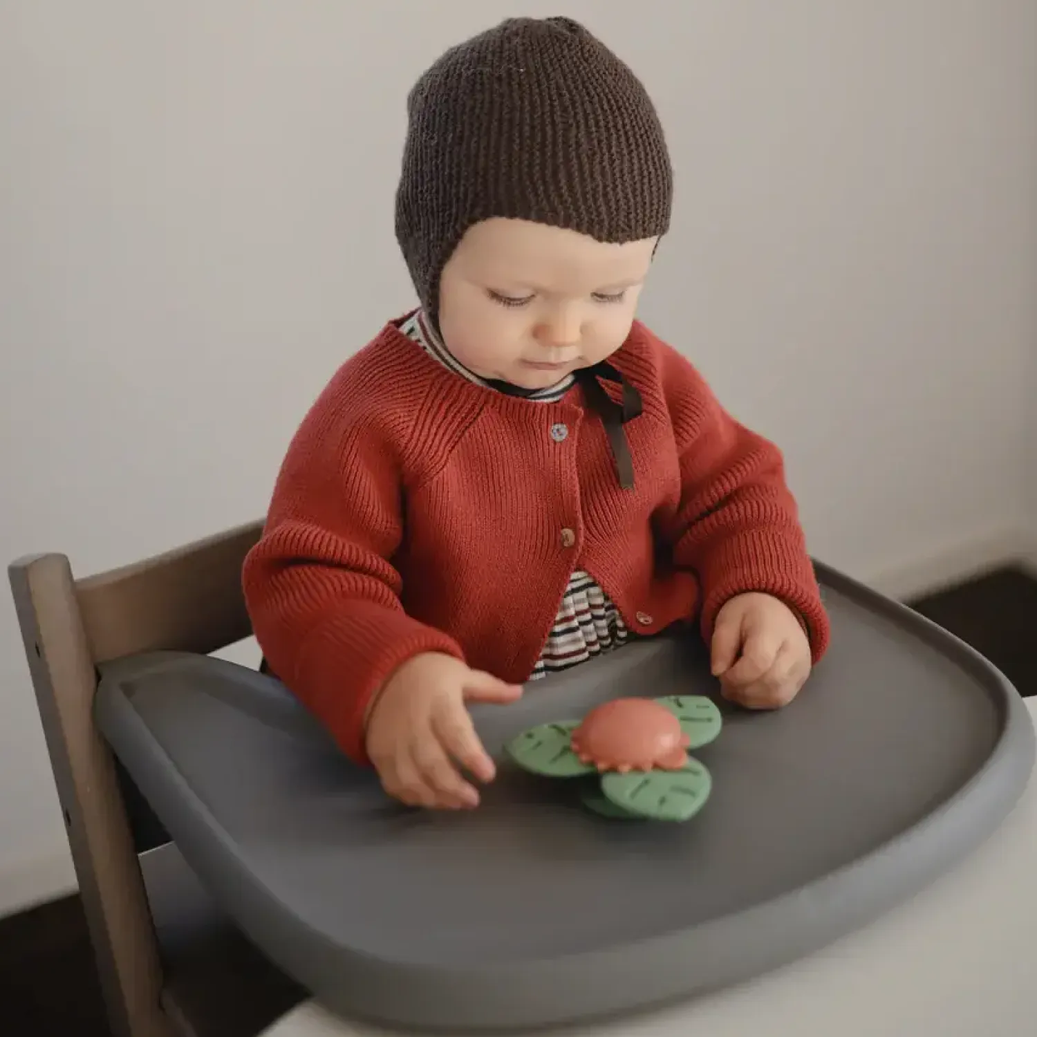 Idealne W Podróży|12M+ | Mushie Spinner sensoryczny z przyssawką - Dino