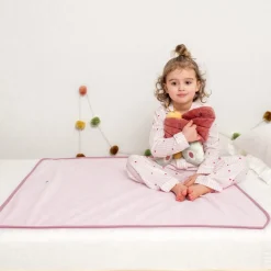 Ułatwiacze Życia|Pa Pa Pielucho | Moon Bloom Wodoodporny podkład na łóżko dziecięce Blush