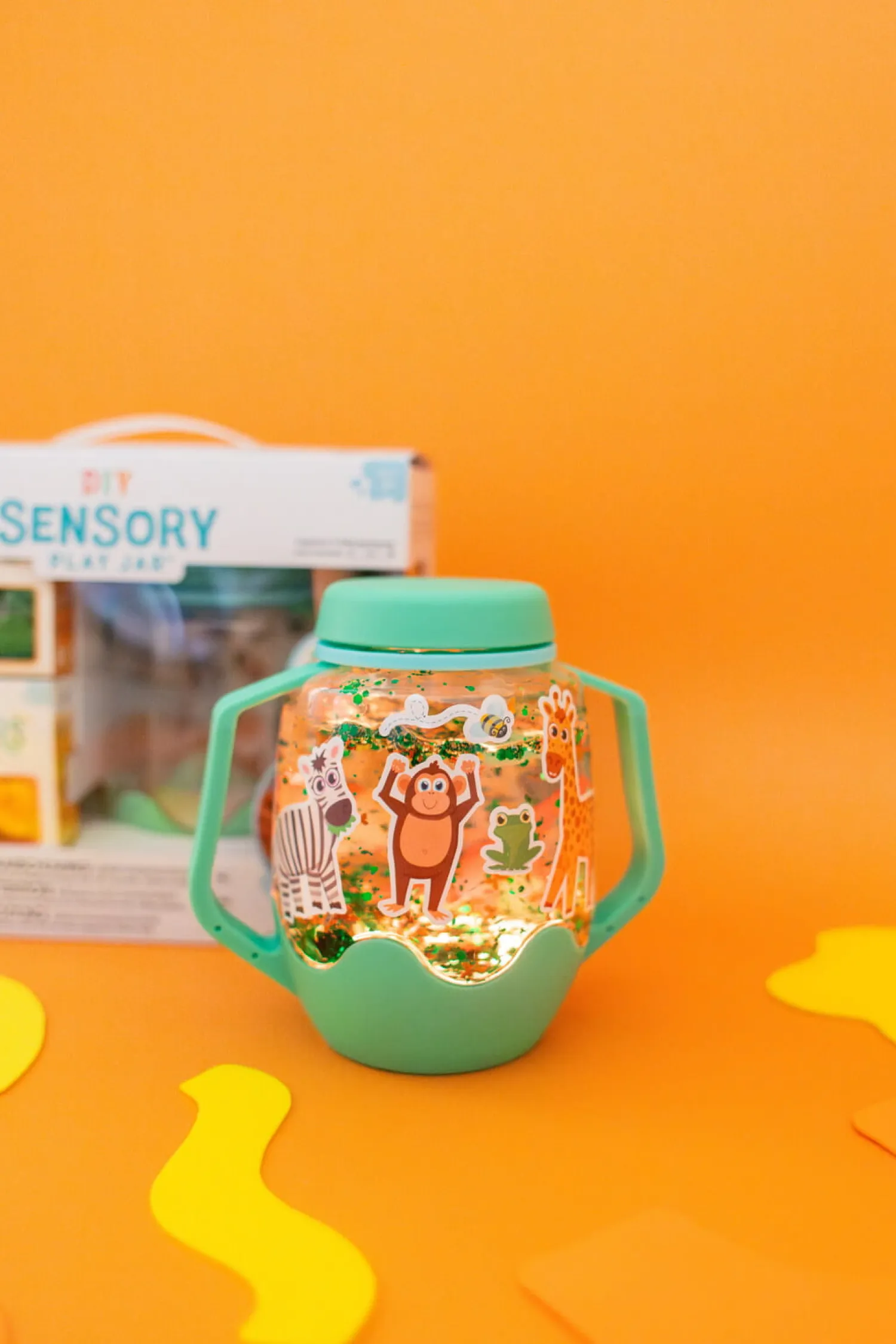 6 Lat+|3 Lata + | Glo Pals Zestaw sensoryczny DIY, świecący słoik z brokatami i figurkami Fun Fillers + naklejki gratis - ZOO